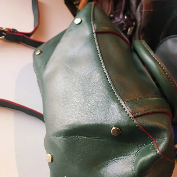 Authentic Discoat bag dark polo green colour heavy quality plus very unique look - Picture 6 of 12